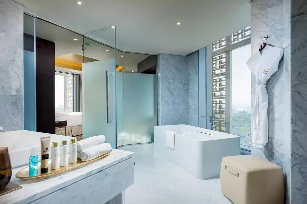 grannd millennium muscat bathroom (Copy).jpg